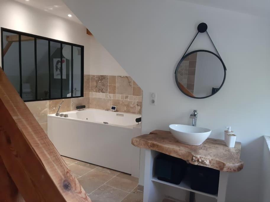 Appartement Chaleureux Avec Jacuzzi Banassac Exteriör bild